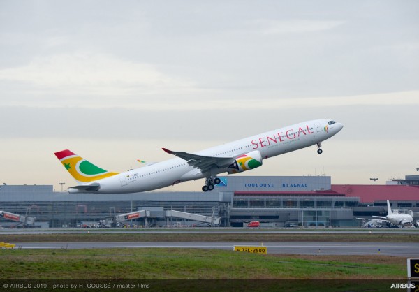 A330-900-Air-Senegal-MSN1910-take-off-004.jpg