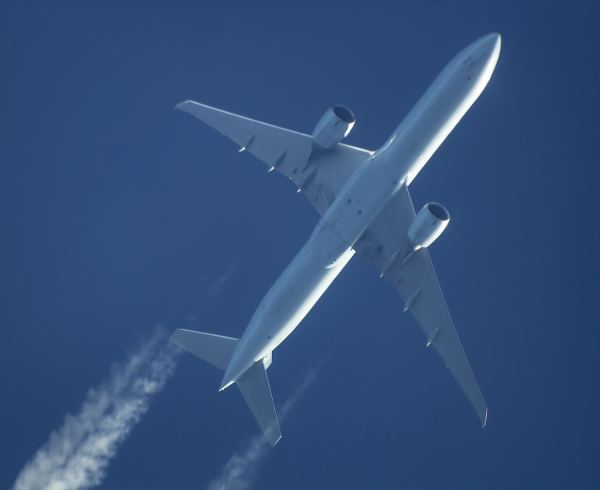 AIR CANADA BOEING 777 C-FKAU ROUTING PARIS CDG-- MONTREAL YUL ASAC871  32,000FT.(ON THE TURN)