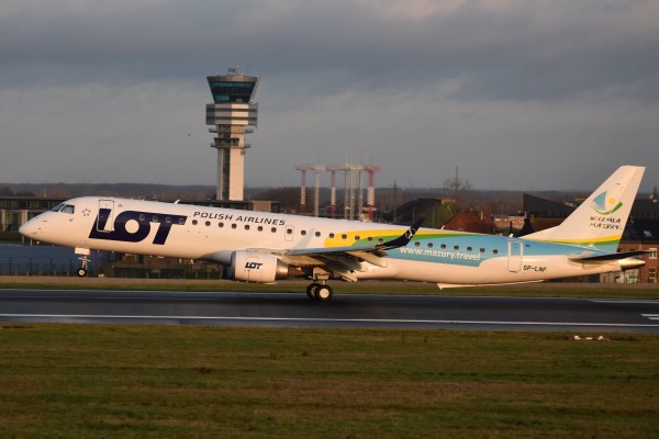 SP-LNF E195 LOT special livery