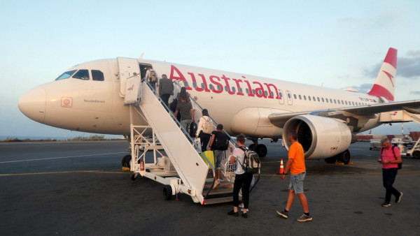 Austrian Airlines Airbus A320 OE-LBC ready to depart to Vienna