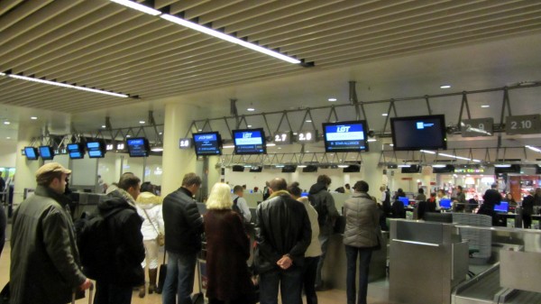 Long queues at LOT check-in