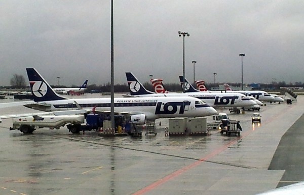 Alignment of LOT planes on Warsaw apron after landing