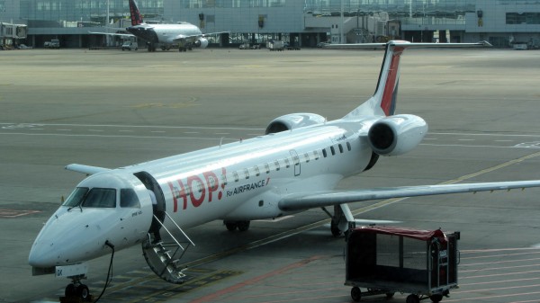 The HOP! Embraer 145 reg. F-GRGK was waiting at gate A53