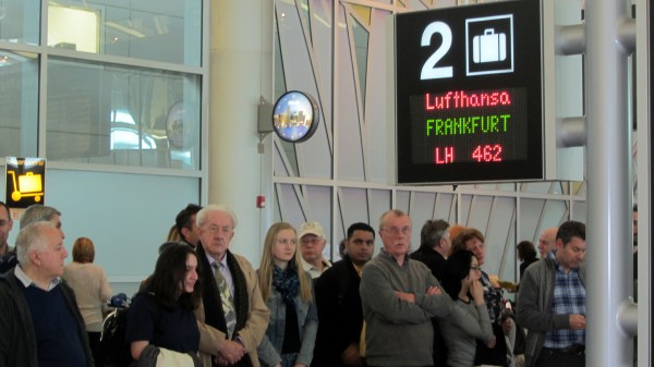 Long wait before delivery of the baggage at the carousel