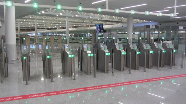 Ticket control at the entrance of the Connector