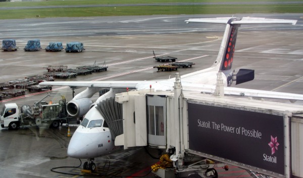 Flight SN2173 is operated with an Avro RJ100 registered OO-DWA