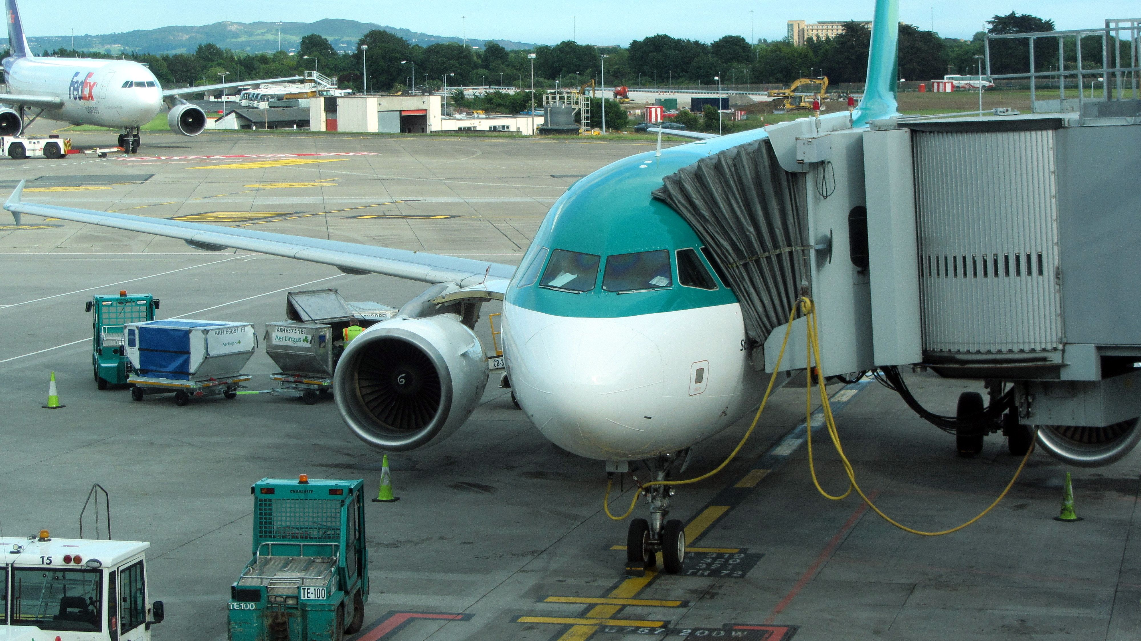 Incoming flight from Geneva (Airbus A320 EI-EZW) at gate 419 at 18:30, so no chance to leave with only 30 minutes delay