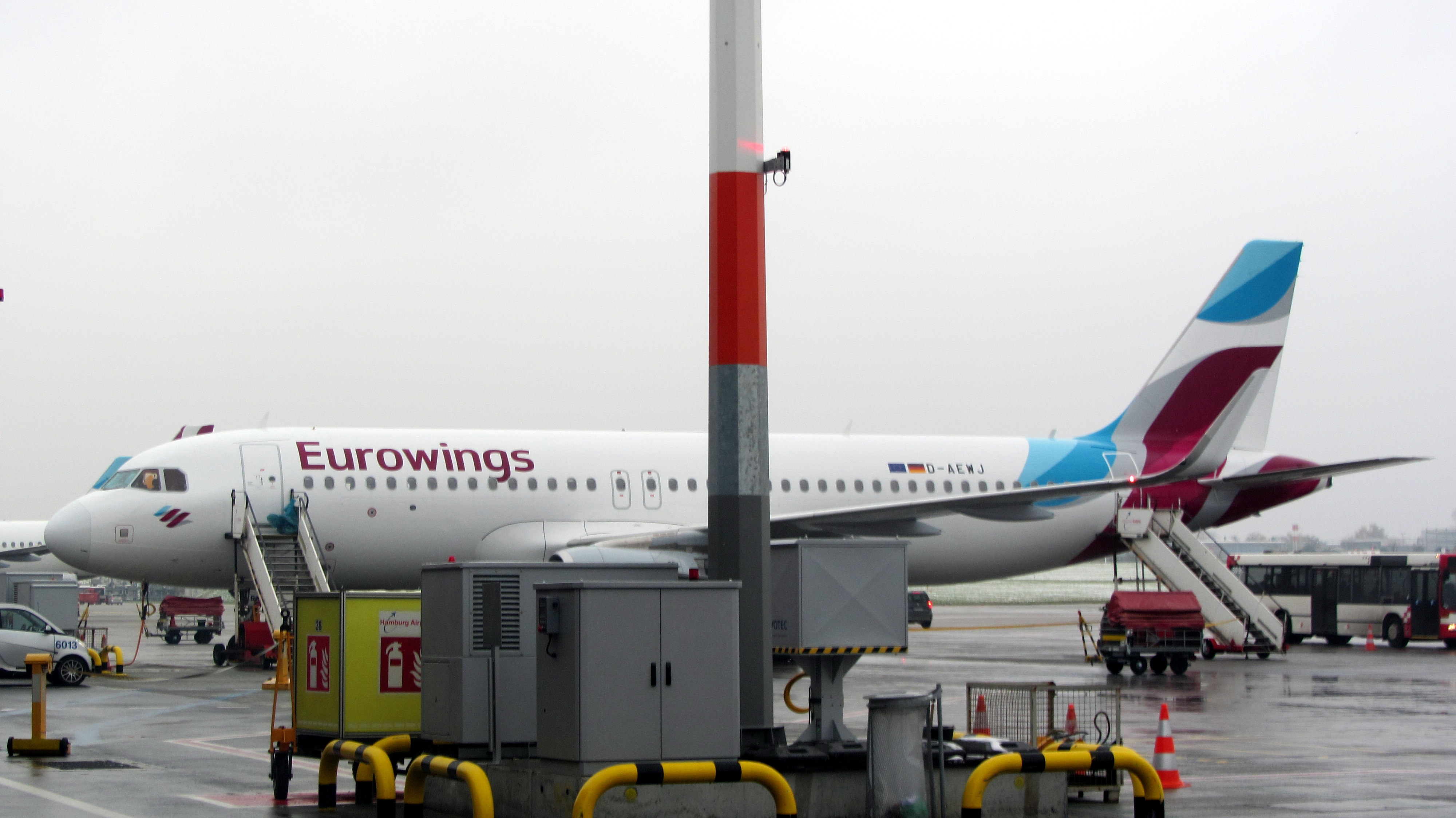 Our neighbour on the tarmac, a Eurowings A320 (future colours of Brussels Airlines?)