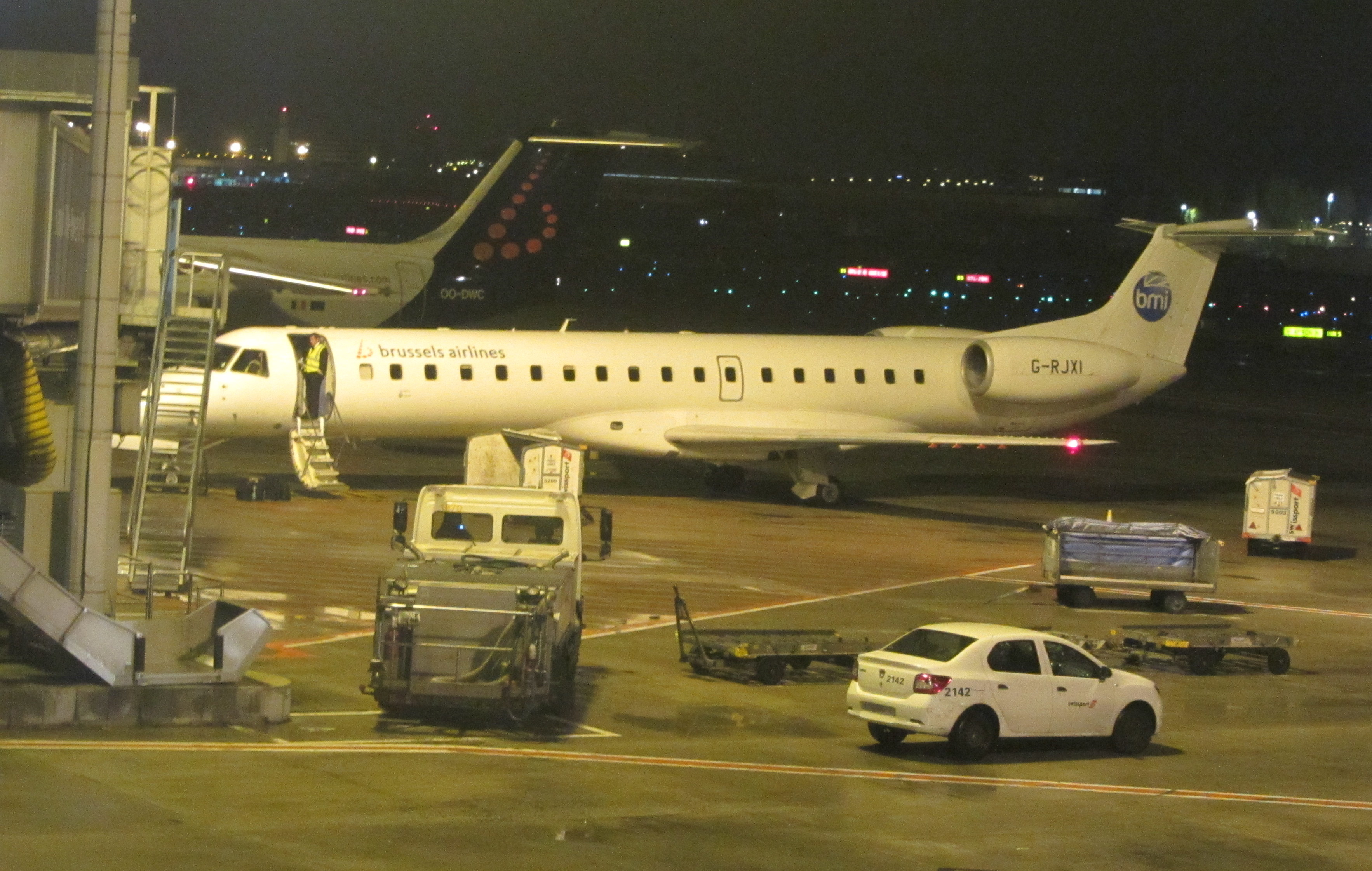 At the next gate, a bmi regional ERJ145 operating for Brussels Airlines