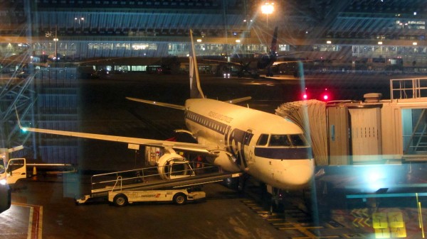 The Embraer E175LR registered SP-LIL had been standing at Gate A53 since the night before