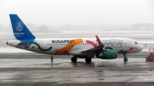 Some spotting in Warsaw: the Wizz No problem, let's do some spotting: Air A320 promoting the Olympics in Budapest (there is also an A321 with the same livery)