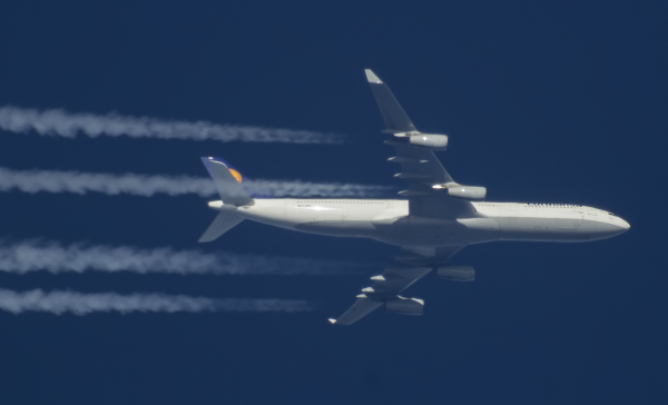 LUFTHANSA A340 D-AIFD ROUTING BOG-FRA AS LH543             37.000FT.