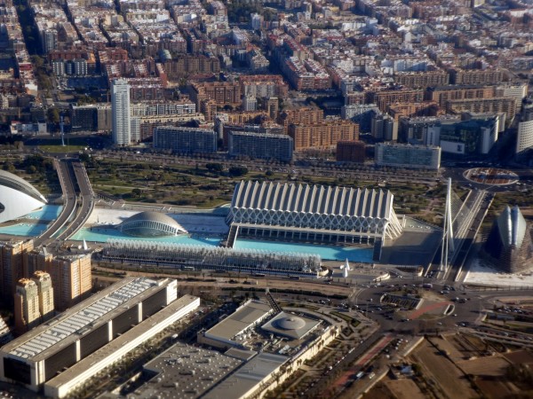 Flying over Calatrava's City of Arts and Science before landing at VLC on flight FR2985 from BRU
