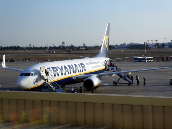 Ryanair Boeing 737-800 EI-EKN &quot;Comunitat Valenciana&quot;