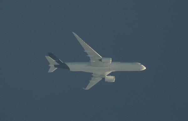 LUFTHANSA AIRBUS A350-900 D-AIXJ ROUTING BOS-MUC AS LH425 41,000FT.