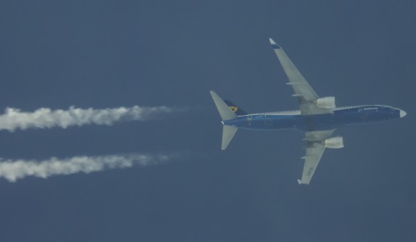 RYANAIR BOEING 737 EI-DCL ROUTING NORTHWEST AS FR23  PARIS(BVA)-DUBLIN AT 38,000 IN THE DREAMLINER LIVERY.