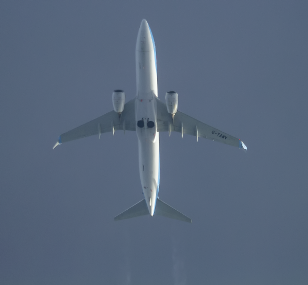 TUI BOEING 737 G-TAWV ROUTING CHAMBERY-BIRMINGHAM AS TOM75B  30,000FT.