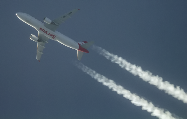 AUSTRIAN AIRLINES AIRBUS A320 OE-LBM ROUTING BRISTOL--INNSBRUCK AS AUA26FM  32,000FT.