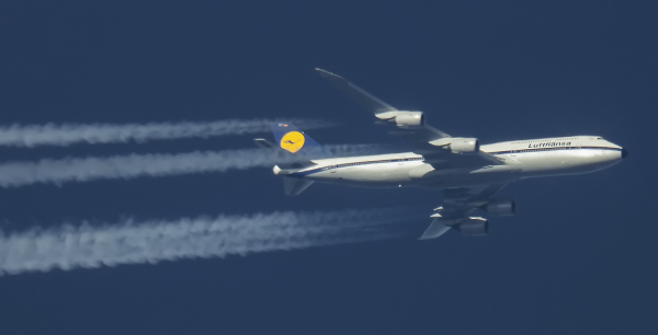 LUFTHANSA BOEING 747 F-ABYT IN RETRO COLS ROUTING TORONTO--FRANKFURT AS LH471   37,000FT.