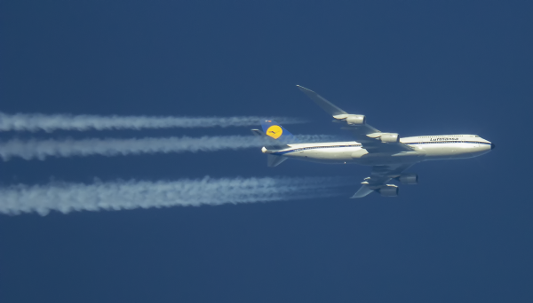 LUFTHANSA BOEING 747 F-ABYT IN RETRO COLS ROUTING TORONTO--FRANKFURT AS LH471   37,000FT.