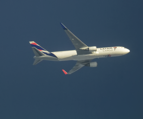 LATAM CARGO CHILE BOEING 767 N538LA ROUTING MIA-BRU AS LCO1505    29,000FT DECENDING.