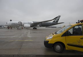 Airbus A350 XWB makes its “première” in Paris