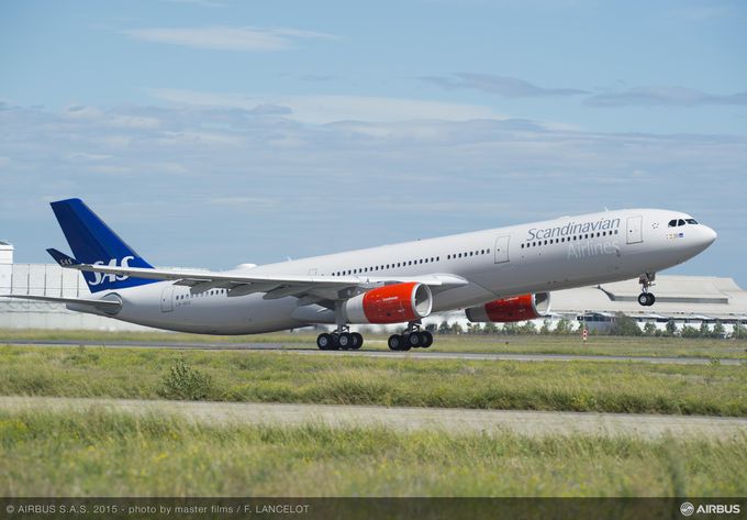 A man flies with SAS from Copenhagen to Los Angeles without a ticket or a passport