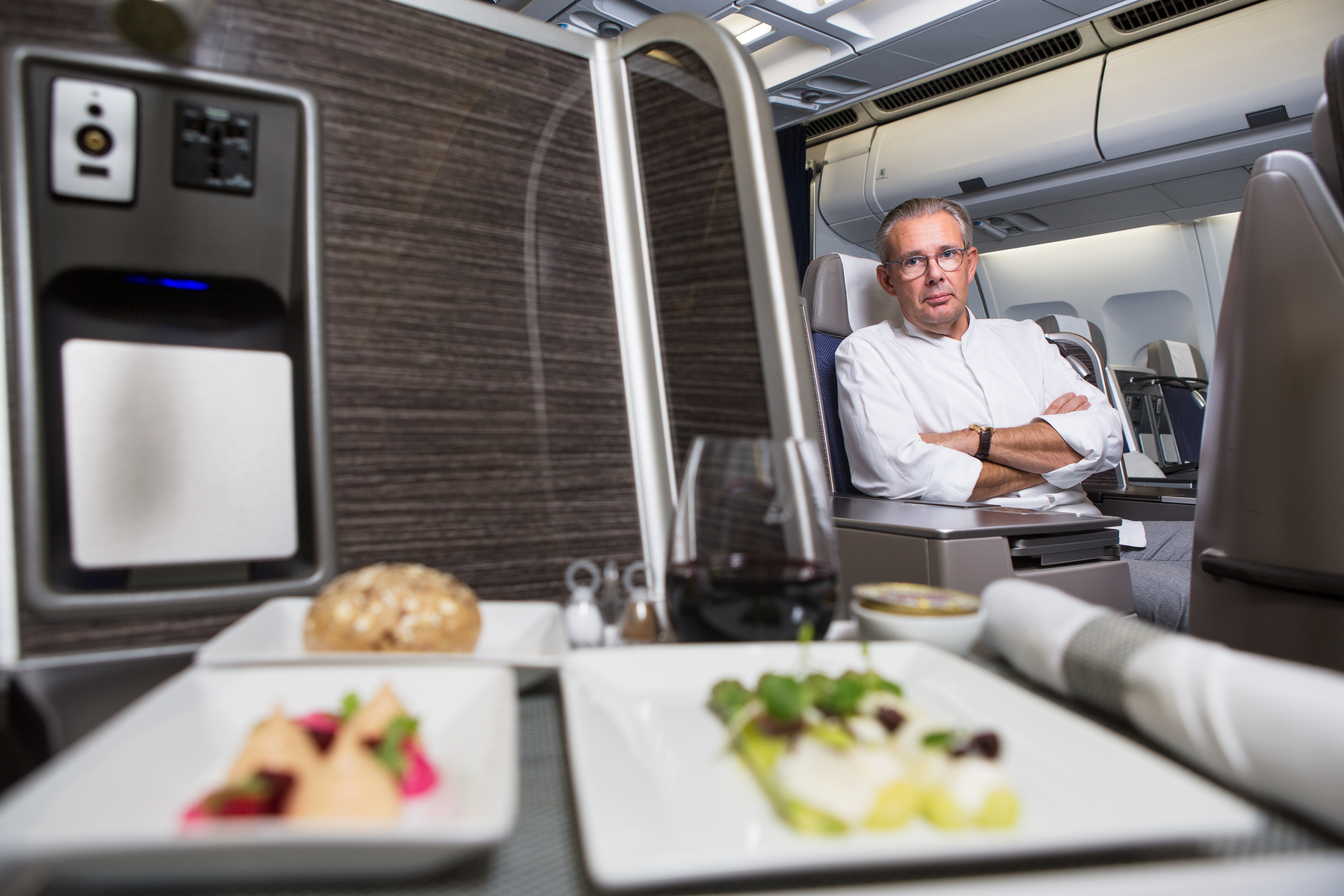 Peter Goossens (Hof van Cleve ***) creates meals for Brussels Airlines Peter Goossens (Hof van Cleve***) creates meals for Brussels Airlines