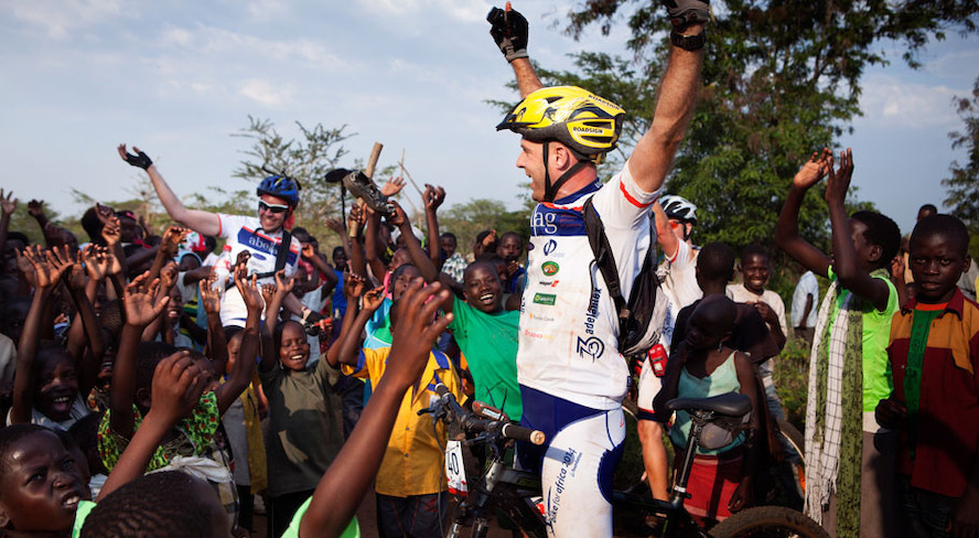 Brussels Airlines and Belgian CEO’s cycle through Africa for charity