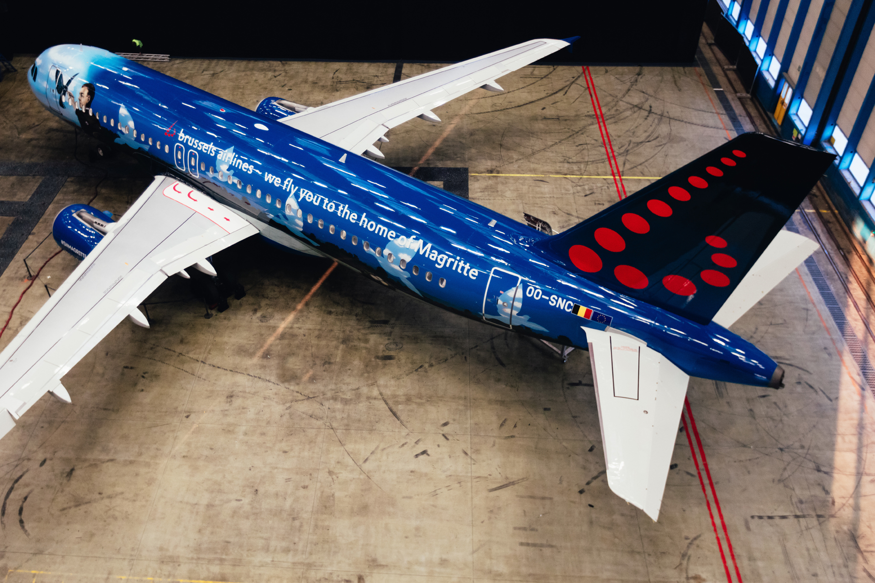 Brussels Airlines dévoile son avion Magritte unique