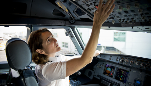 easyJet opens recruitment for 450 pilot positions
