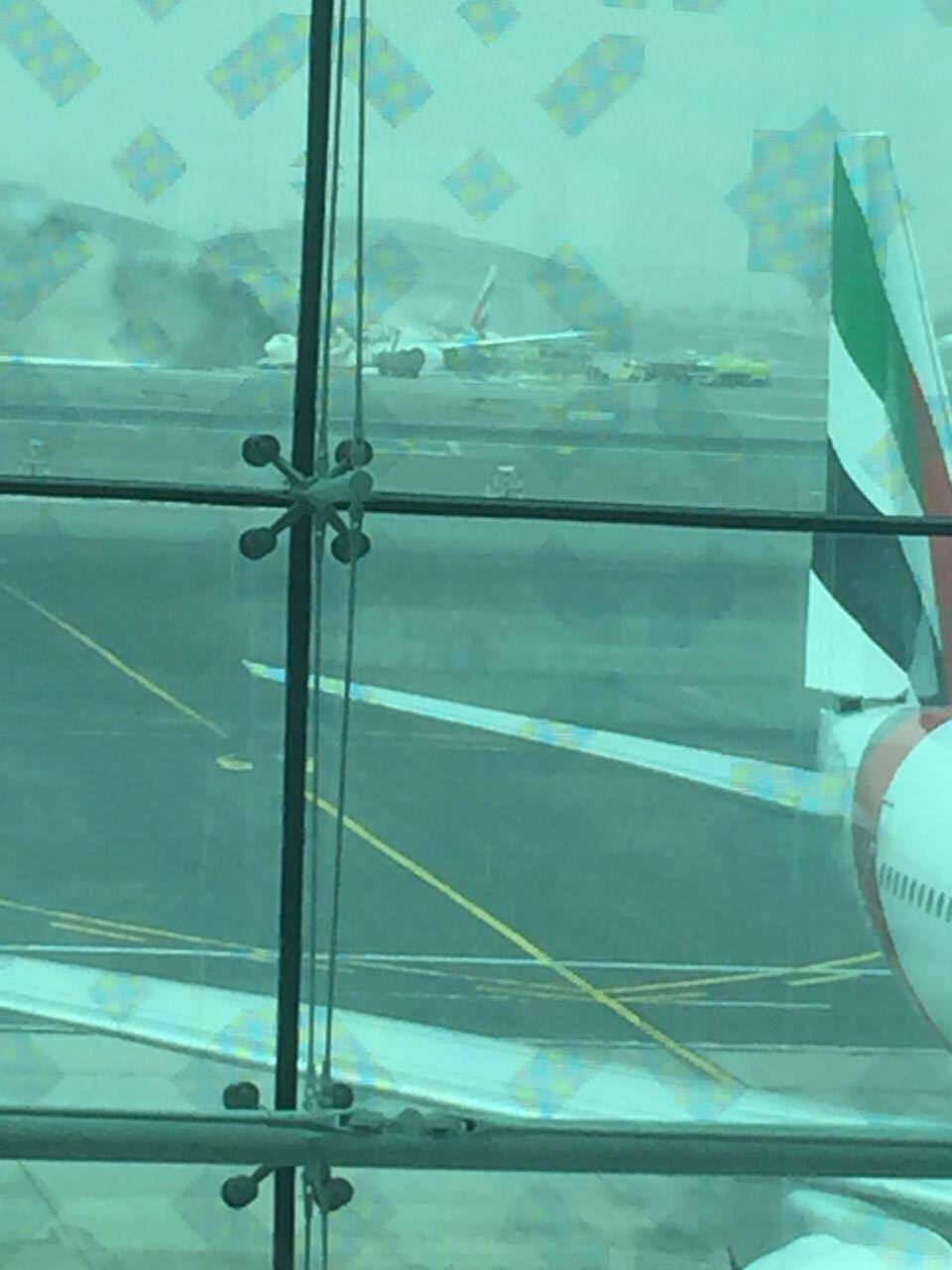 Emirates flight EK521 Boeing 777-300 crash-lands at Dubai DXB airport ...
