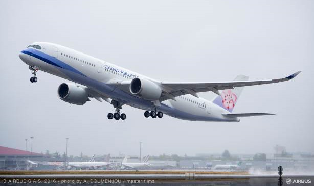 Twitter alert! American Airlines 787 @ CDG – China Airlines A350 @ AMS