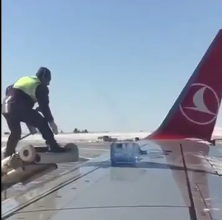 A strange way of de-icing a Turkish Airlines aircraft