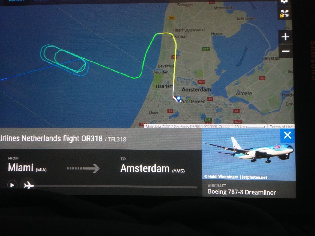 TUI Nederland Boeing 787 declares mayday, low on fuel