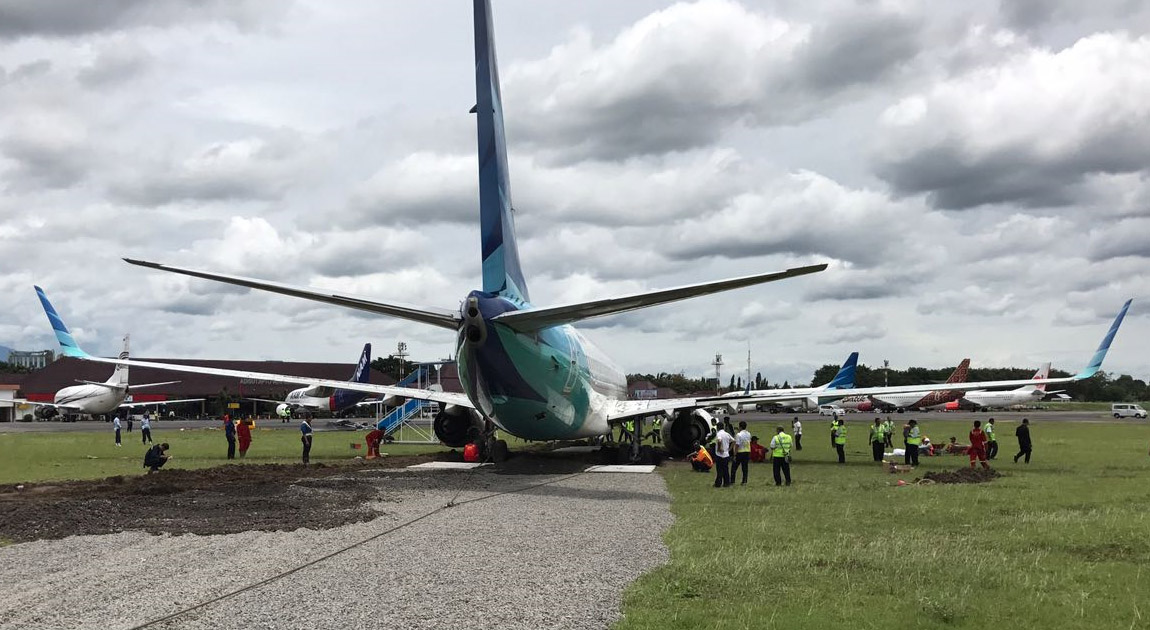 Removal of the Garuda Indonesia Boeing 737 completed, airport reopens