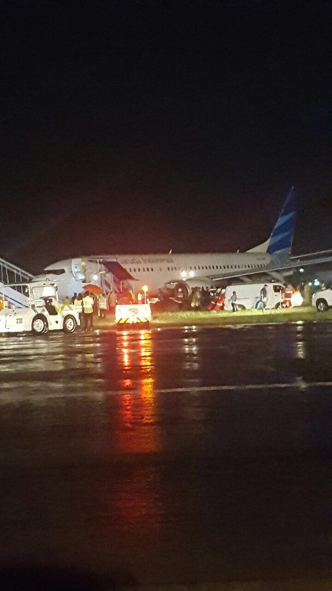 Garuda Indonesia Boeing 737 skids off runway