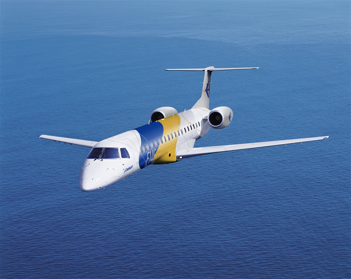 Embraer receives customers to celebrate 20 years of the ERJ 145 jet operations