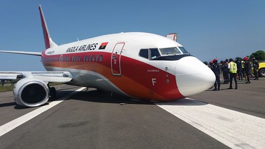 A TAAG Angola Airlines Boeing 737-700 retracts nose gear after landing