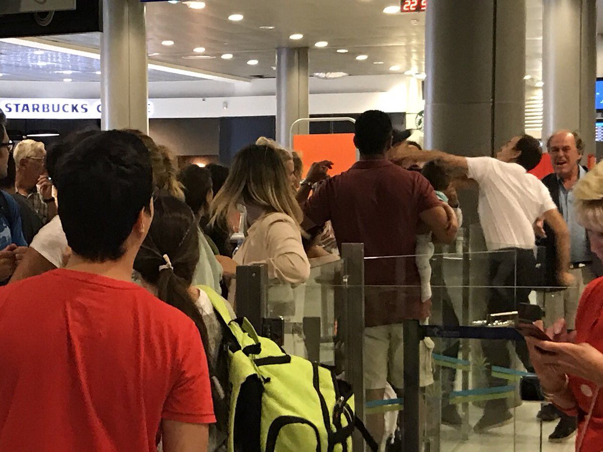 Violent altercation between an airport employee and a passenger carrying a baby at Nice Côte d’Azur after delayed easyJet flight