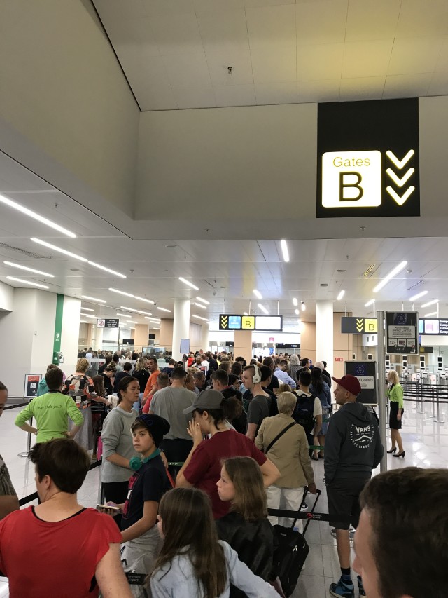Unless you like taking risks, it’s still better to give yourself some extra time; longer waiting times at the Schengen borders at Brussels Airport