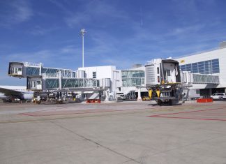 Brussels Airport inaugurates triple boarding bridge with a one-off Emirates Airbus A380 flight