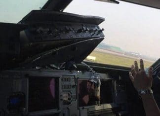Sichuan Airlines Airbus A319 windshield separation, rapid decompression and emergency descent