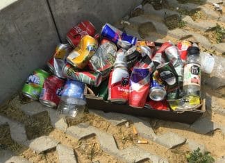 “A call to keep the Brussels Airport plane spotting platforms free of waste”