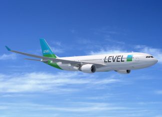 Orfeó Català performs at 35,000 feet on LEVEL flight to Los Angeles ahead of U.S. debut