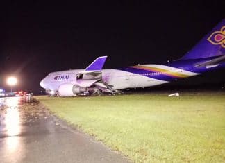 Thai Airways Boeing 747-400 skids off Bangkok Suvarnabhumi runway