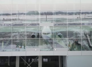 Serious delays at LaGuardia Airport due to staff shortages at air traffic control