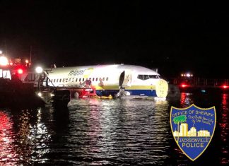 Miami Air International Boeing 737-800 skids on landing, plunging into St Johns River