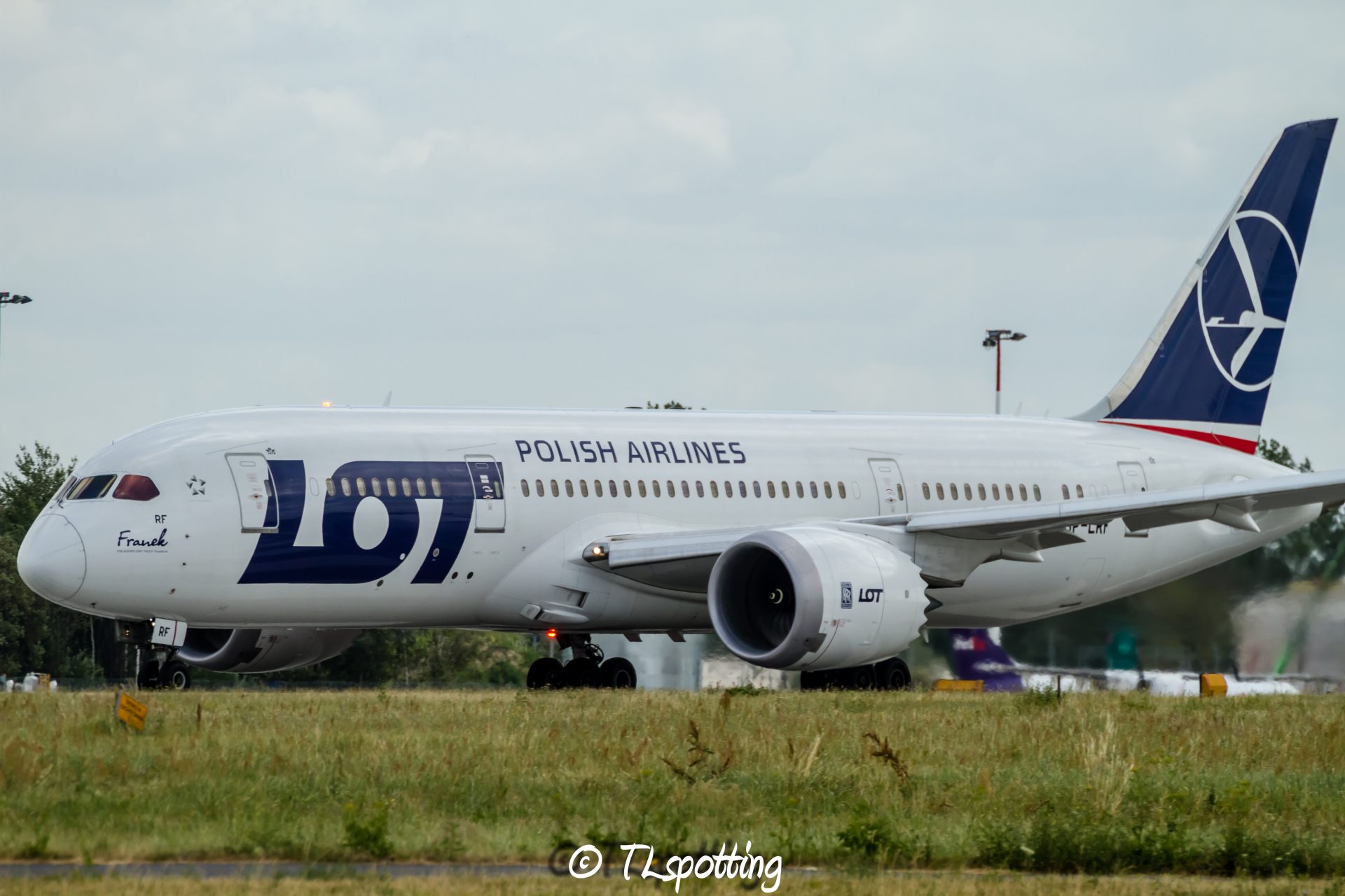 LOT Polish Airlines and State Forests together for the climate, by improving CO2 balance