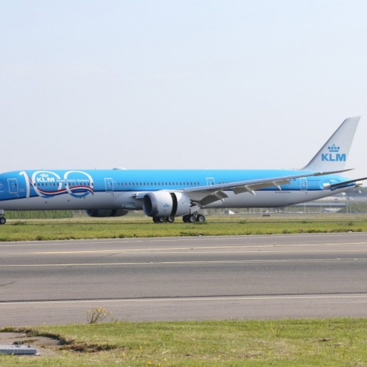 Klm S First Boeing 787 10 Dreamliner Has Arrived First